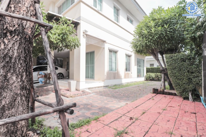 *****บ้านมือสองโซนนนทบุรี ม.มัณฑนา ปิ่นเกล้า-พระราม5 แบรนด์ดังจาก L&H สุดปัง ! บ้านหันทิศตะวันตกเฉียงใต้ บรรยากาศเงียบเป็นส่วนตัว หน้าบ้านไม่ชนใคร บนเนื้อที่ 61 ตร.ว. ฟังก์ชัน 3 ห้องนอน 3 ห้องน้ำ 2 ที่จอดรถ แถมฟรี !!  แอร์ 5 เครื่อง และ เครื่องทำน้ำอุ่น 2 เครื่อง Facilities ครบครัน! บนทำเลเดินทางสะดวก หน้าโครงการติดถนนนครอินทร์ ใกล้วงเวียนพระราม5 และจุดขึ้นทางด่วน "ศรีรัช"